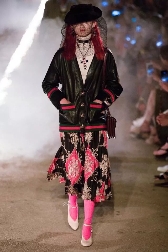 在“鬼”火重重的墓地看秀，是GUCCI给了你勇气