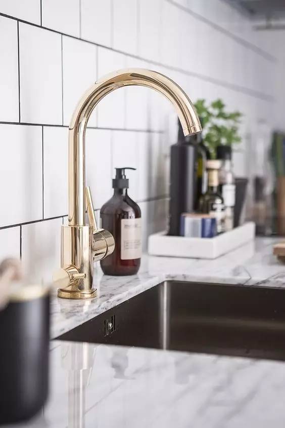 潮湿天气如何洗玻璃窗,天气冷了怎么擦玻璃干净