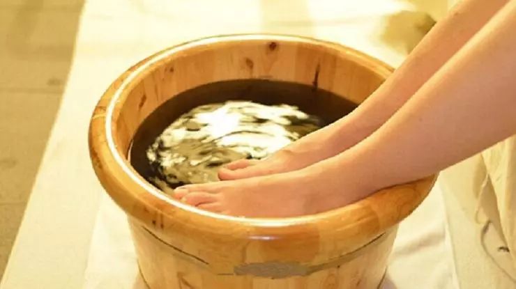 湿热脚气泡脚中药配方,脚气湿气比较重用什么泡脚