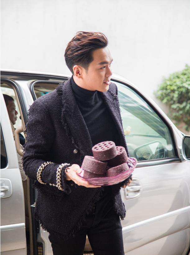 白敬亭自带道具的综艺,白敬亭张翰