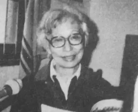 丈夫弃旧怜新,家财散尽,这个风骨美人把薄情岁月活出了深情