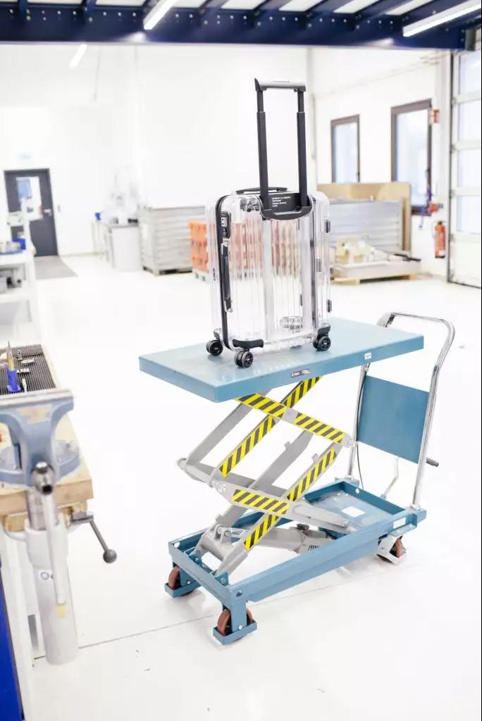 日默瓦跨界吴亦凡追捧的街头潮牌,年轻化步伐加速