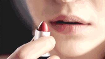 口红掉色喝水尴尬怎么办,口红掉色怎么办教你一招拒绝尴尬