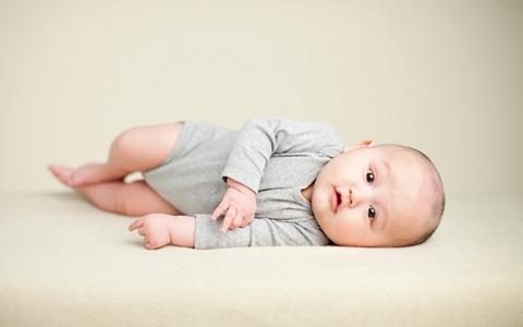 宝宝肛门周围发红，家长一定要采取正确的方式进行护理