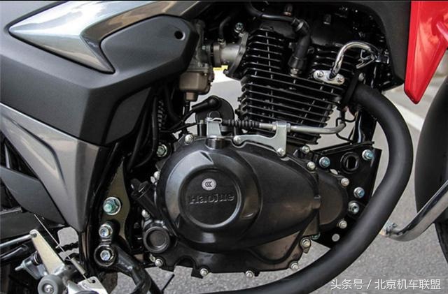 豪爵小钢炮ka150二手多少钱,玩乐为主pcx160和豪爵uhr150怎么选