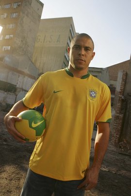 足球最伟大的10个人,足球历史上最强的十大前锋