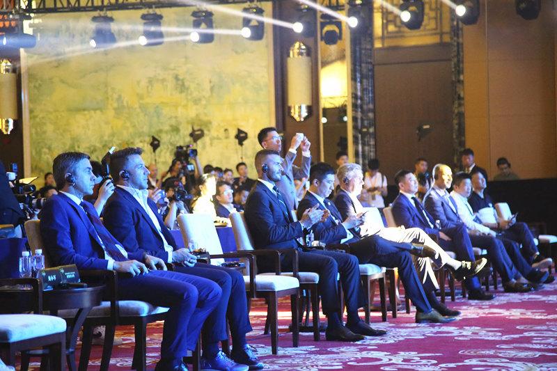 贝克汉姆点燃世界足球峰会，五大巨星在蚌埠预测世界杯