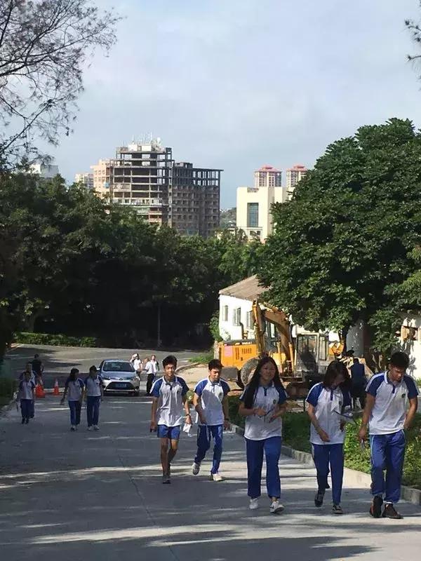 高考汕头几个考场,高考第一天学校门口人山人海