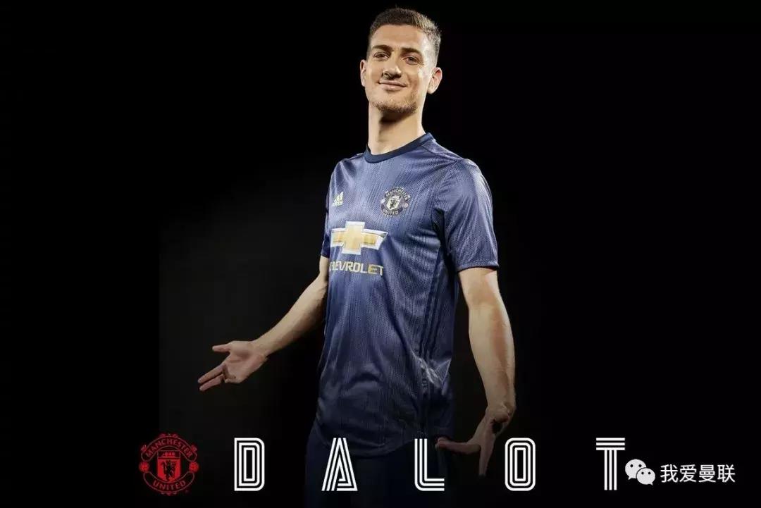 付违约金再加200万！曼联豪爽官宣第二签，两笔引援暗合神奇