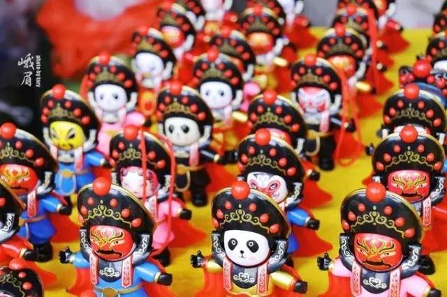 带着女生去峨眉山,带着女友穷游