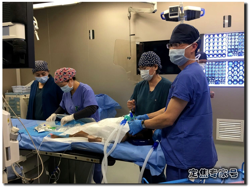 哭的时候额头爆青筋，手术发现脑子里有个“小苹果”在偷血