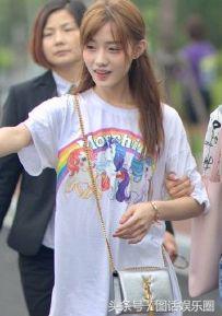 开300万的车，背20万的包，袜子都要1600块，101的姑娘们真有钱啊