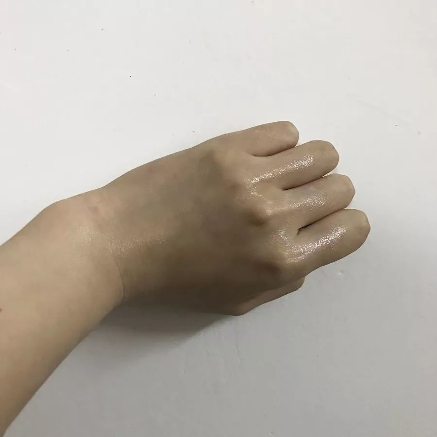 为什么有人晒不黑有人容易晒黑,为什么有的人晒都晒不黑