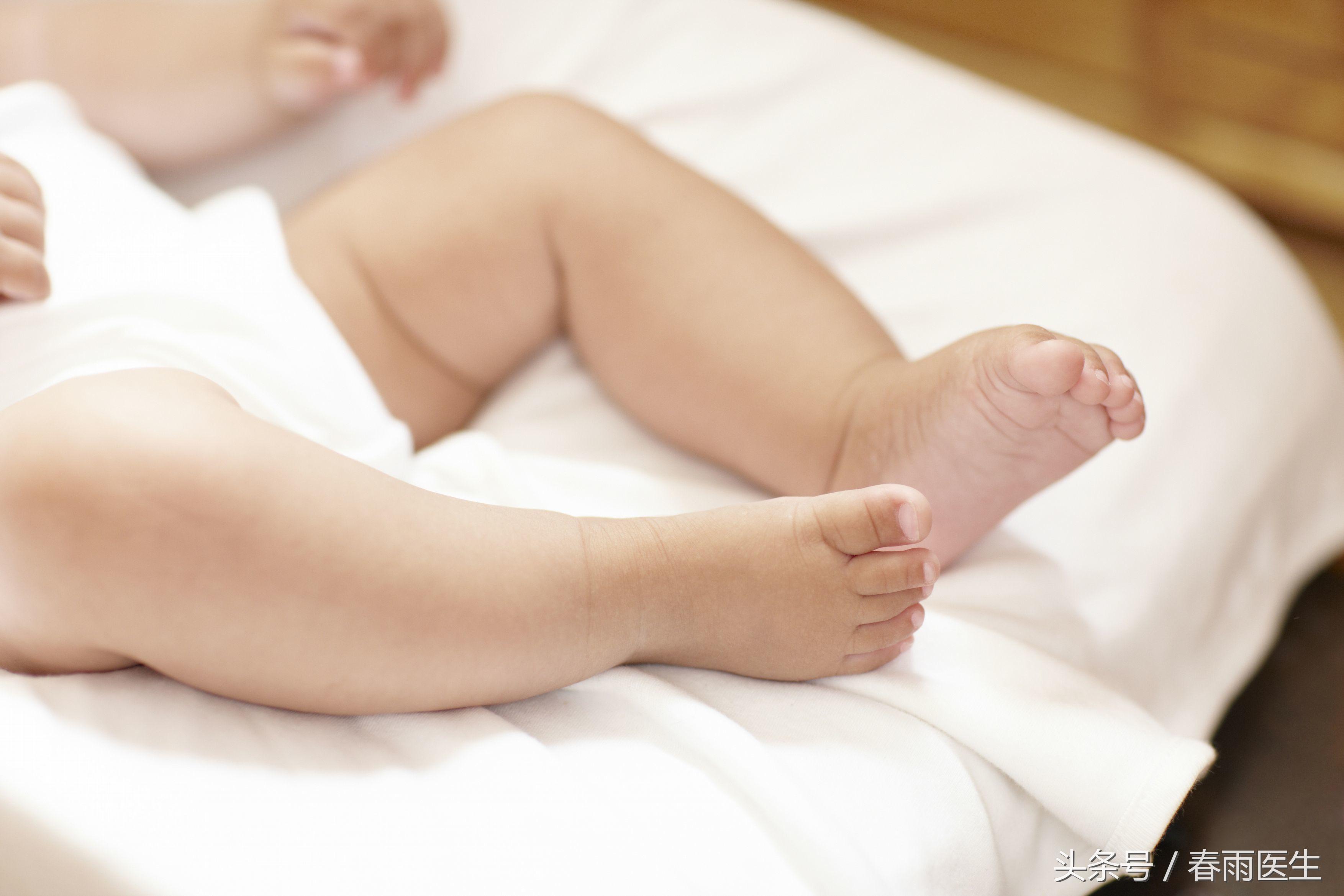 黄圣依儿童自行车,黄圣依儿子坐的童车