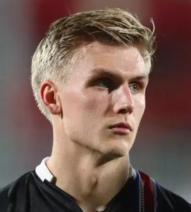 世界杯阿根廷夺冠瞬间梅西,世界杯决赛阿根廷队夺冠梅西圆梦