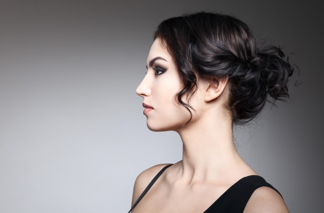 一根簪子挽头发简单30秒搞定,一根簪子挽头发的技巧慢动作分解