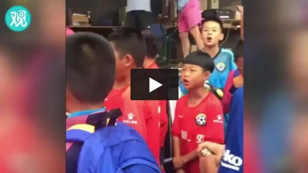 法国世界足球杯夺冠归来全国沸腾,中国足球感动全网