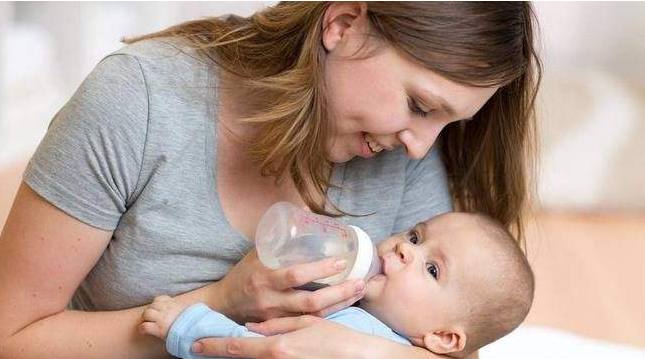 宝宝不喝奶瓶比较靠谱的方法,宝宝不喝奶瓶有妙招视频