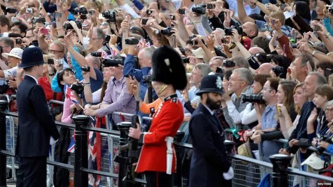 就在今天，女王奶奶官方生日皇家阅兵庆典有去围观的吗？