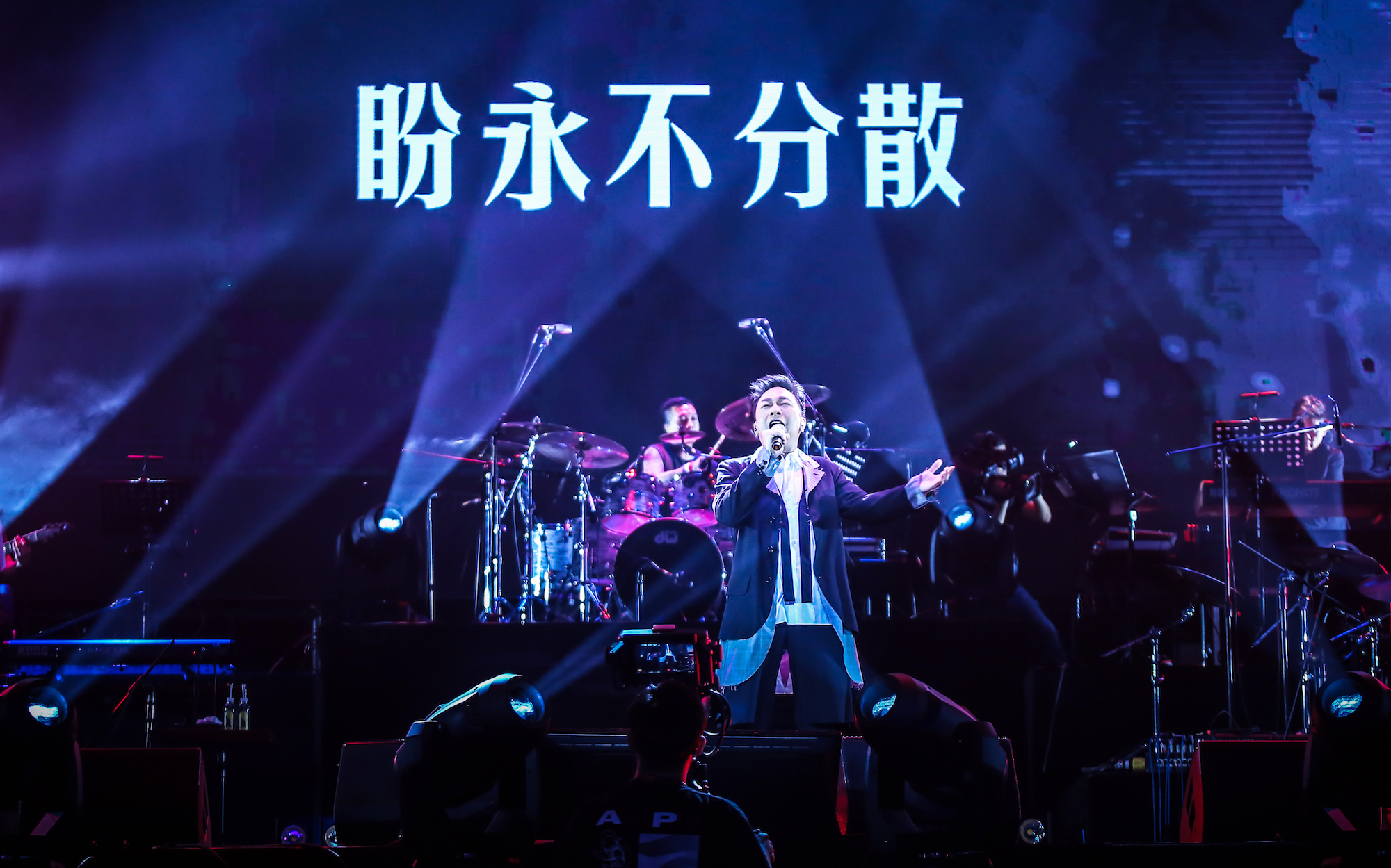 致敬黄家驹40周年跨年演唱会回放,万人纪念家驹演唱会