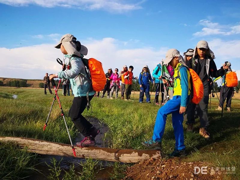 108名5年级孩子沙漠特训与一所体制内学校的破壳——红英小学