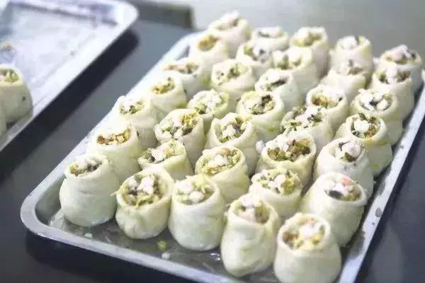 一天卖2000个的猪肉饼,一天卖100千个包子