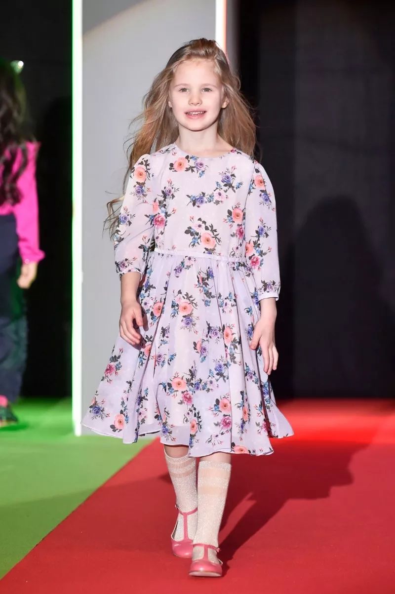 大牌女童装6-12岁潮款高级感,洋气时髦女童装1-4岁