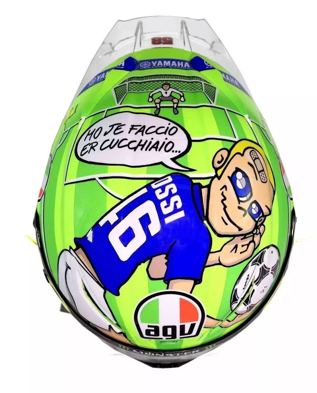 王一博骑摩托帅到爆的瞬间,王一博戴头盔只露眼睛