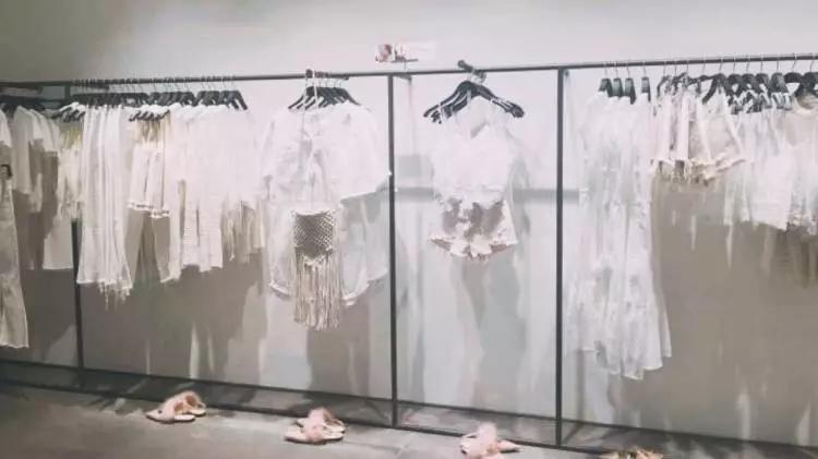 平价衣服微胖店推荐,试衣间平价衣服