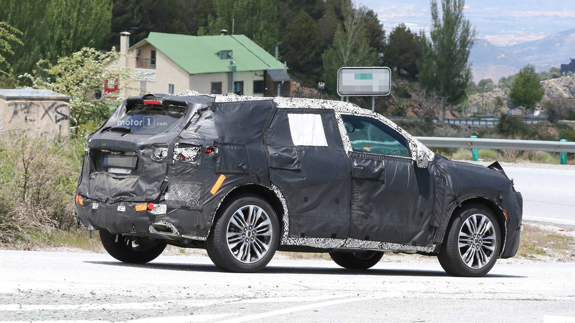 雪佛兰全尺寸suvsuburban报价,雪佛兰小型suv创酷好看不贵10万起