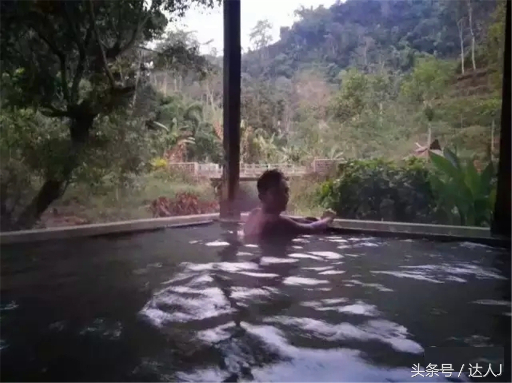 布罗莫火山要走多远,布罗莫是活火山吗