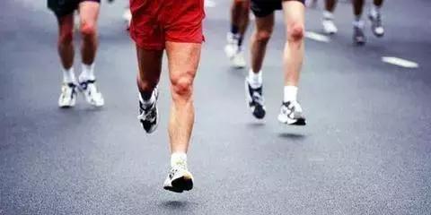 跑步大脚趾起水泡是怎么回事,跑步脚上出现黑趾甲该怎么处理