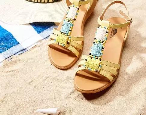 跑步跑到脚趾甲盖里面有水泡图片,跑步脚上出现黑趾甲该怎么处理