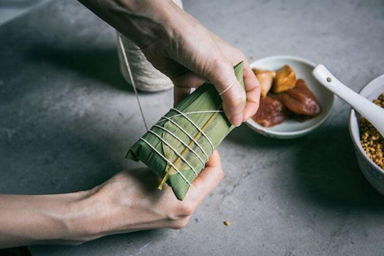 包粽子简单六步例文,手把手教你简单的粽子包法