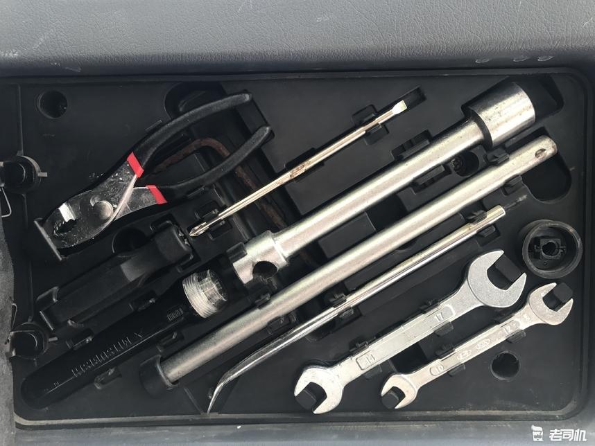 三菱越野最新款车型报价及图片,三菱硬派