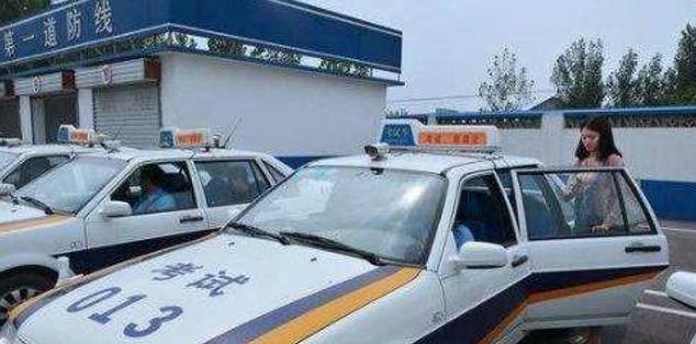 科目二的直线行驶为何总跑偏?掌握这些小技巧,直线行驶一次过