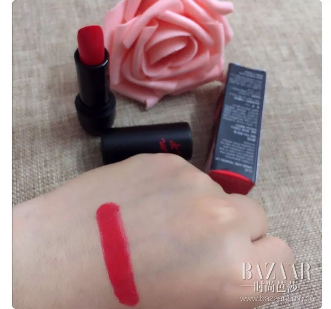 滋润但是不油腻口红,口红哪个滋润不沾杯效果好