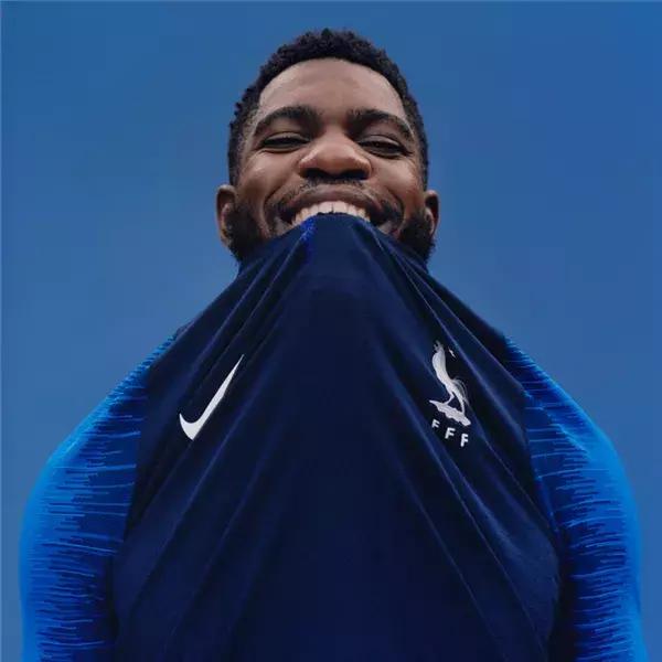 从姐弟恋到保姆上位世界杯球星背后的女人都不简单