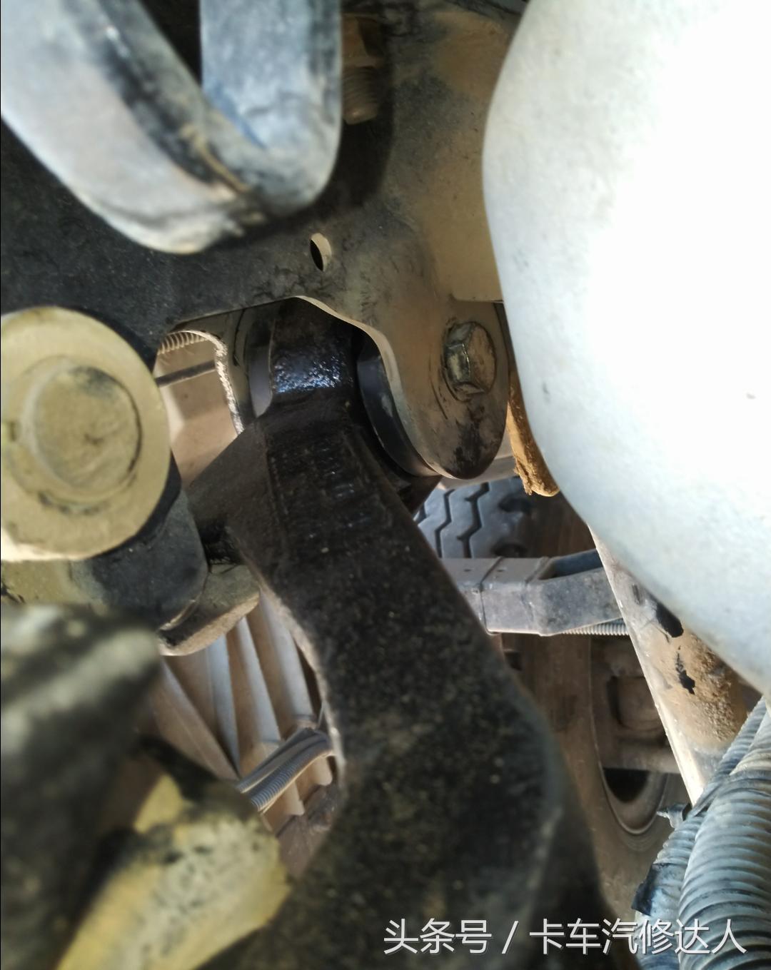 驾驶室异响一直找不到原因怎么办,半挂车驾驶室下方异响