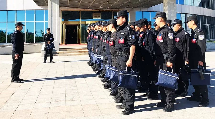 警务实战教官为民警讲授实战技能,警务实战教官需要具备哪些能力