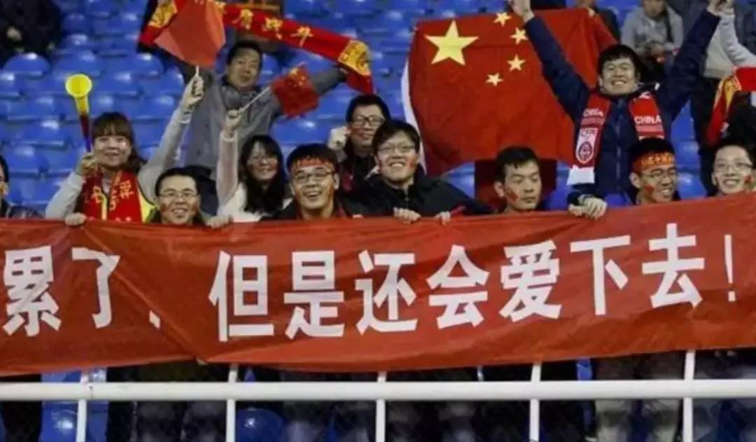 没想到,代替国足“征战”世界杯的,是10万只小龙虾……