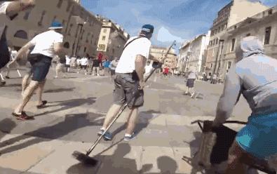 俄罗斯足球流氓打架斗殴,俄罗斯暴打英国足球流氓