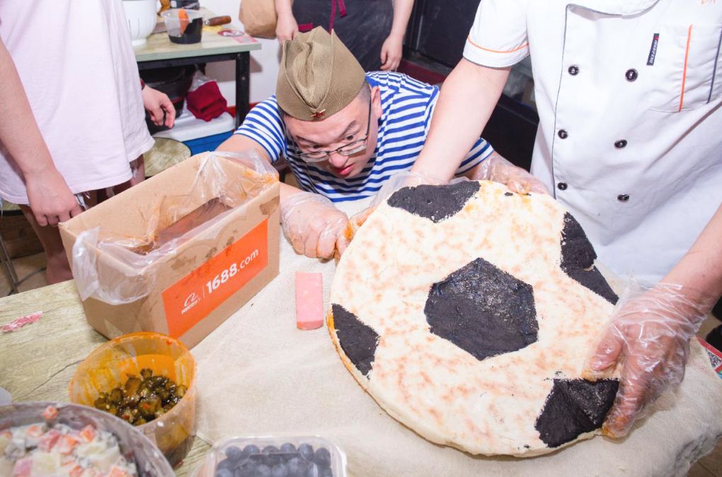 杭州肉夹馍店老板开卖世界杯套餐,网易、华为员工争着入伙