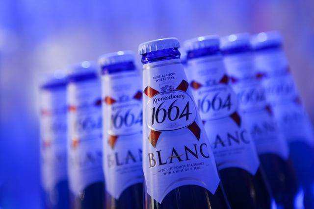 足球超燃啤酒,为足球加油助威