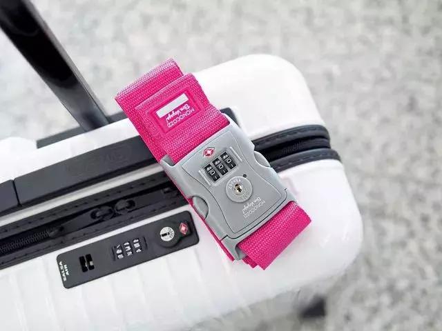 坐飞机时托运的行李都经历了什么,飞机行李托运经历了什么