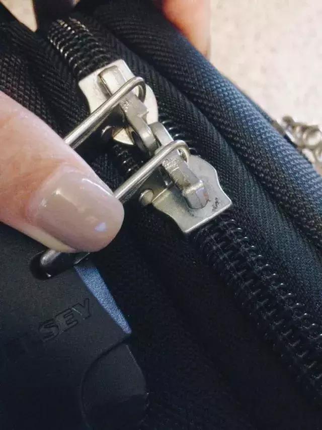 坐飞机时托运的行李都经历了什么,飞机行李托运经历了什么