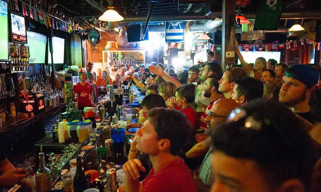 不是耸人听闻，历届世界杯都有球迷熬夜看球猝死！