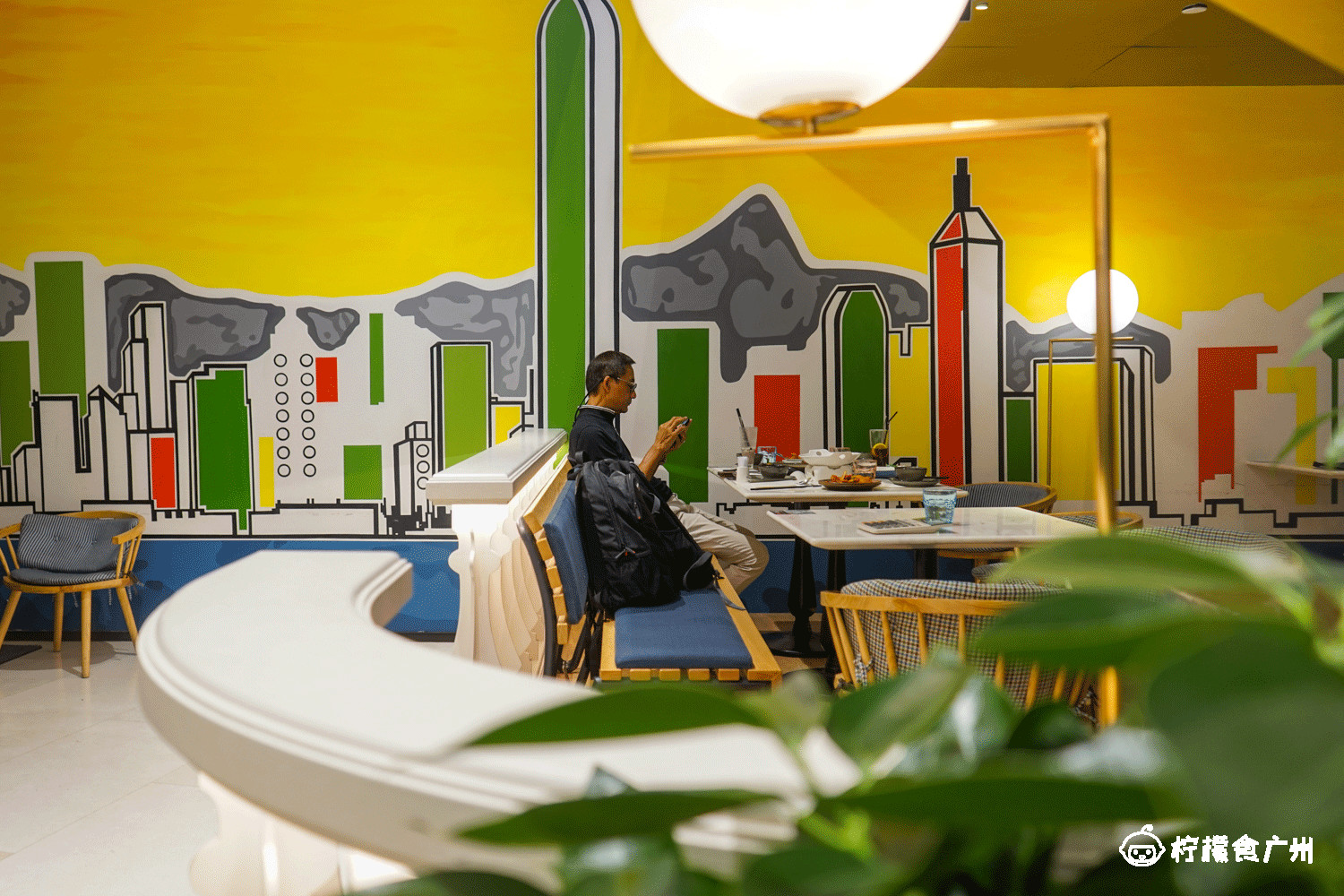 秒穿到香港的美食街，光车仔面就有1014816种搭配！