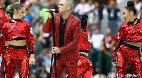世界杯开幕式表演嘉宾竟然冲着镜头竖中指他到底在恶心谁?
