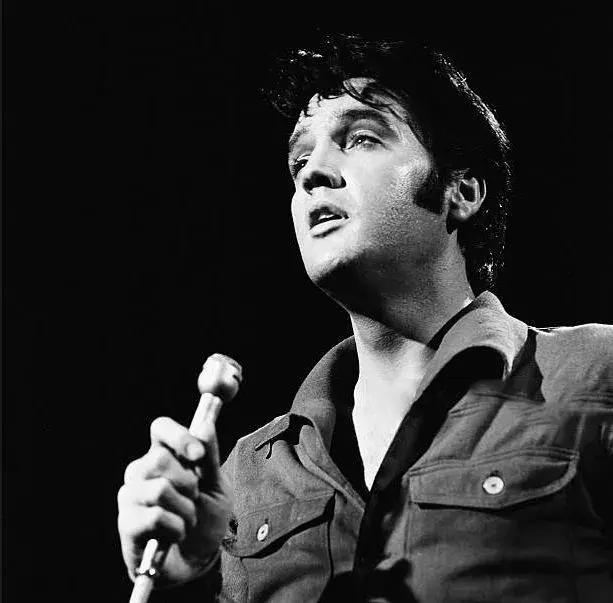 感谢tony老师拯救了一下我的发型,tony老师自己的头发怎么剪